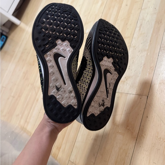 Nike Flyknit Racers - Picture 3 of 4